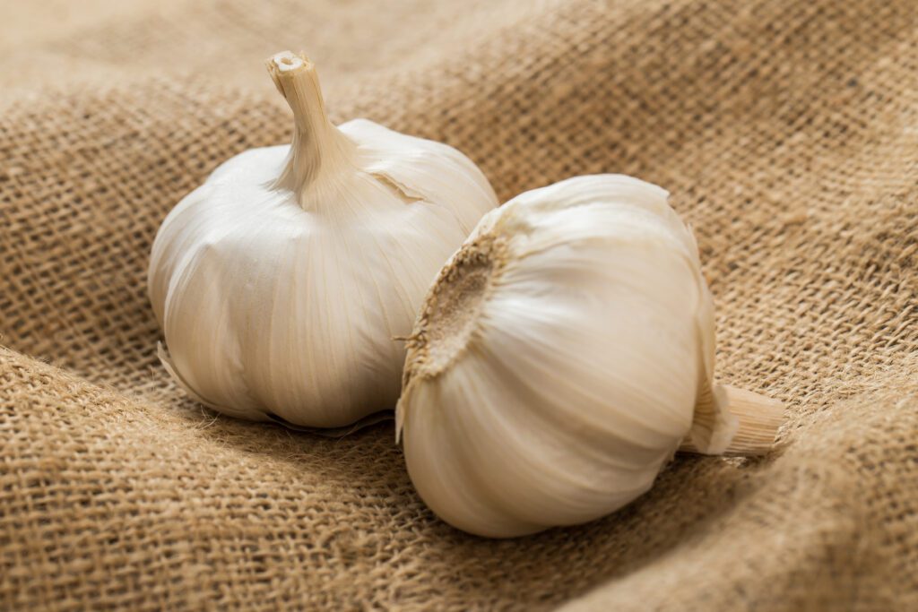 GARLIC : Uses and Amazing Health Benefits