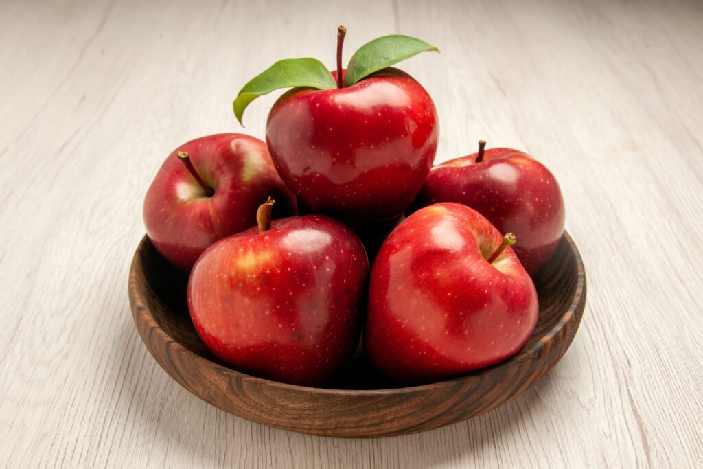 Can we Eat Apples At Night In Ayurveda ?